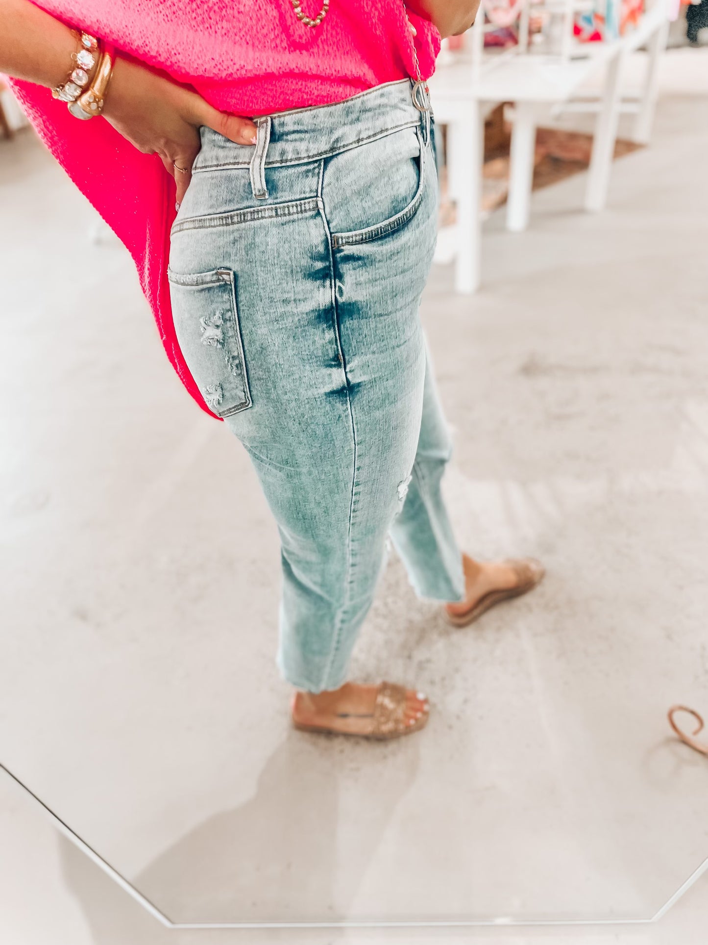 Victoria Distressed Jeans