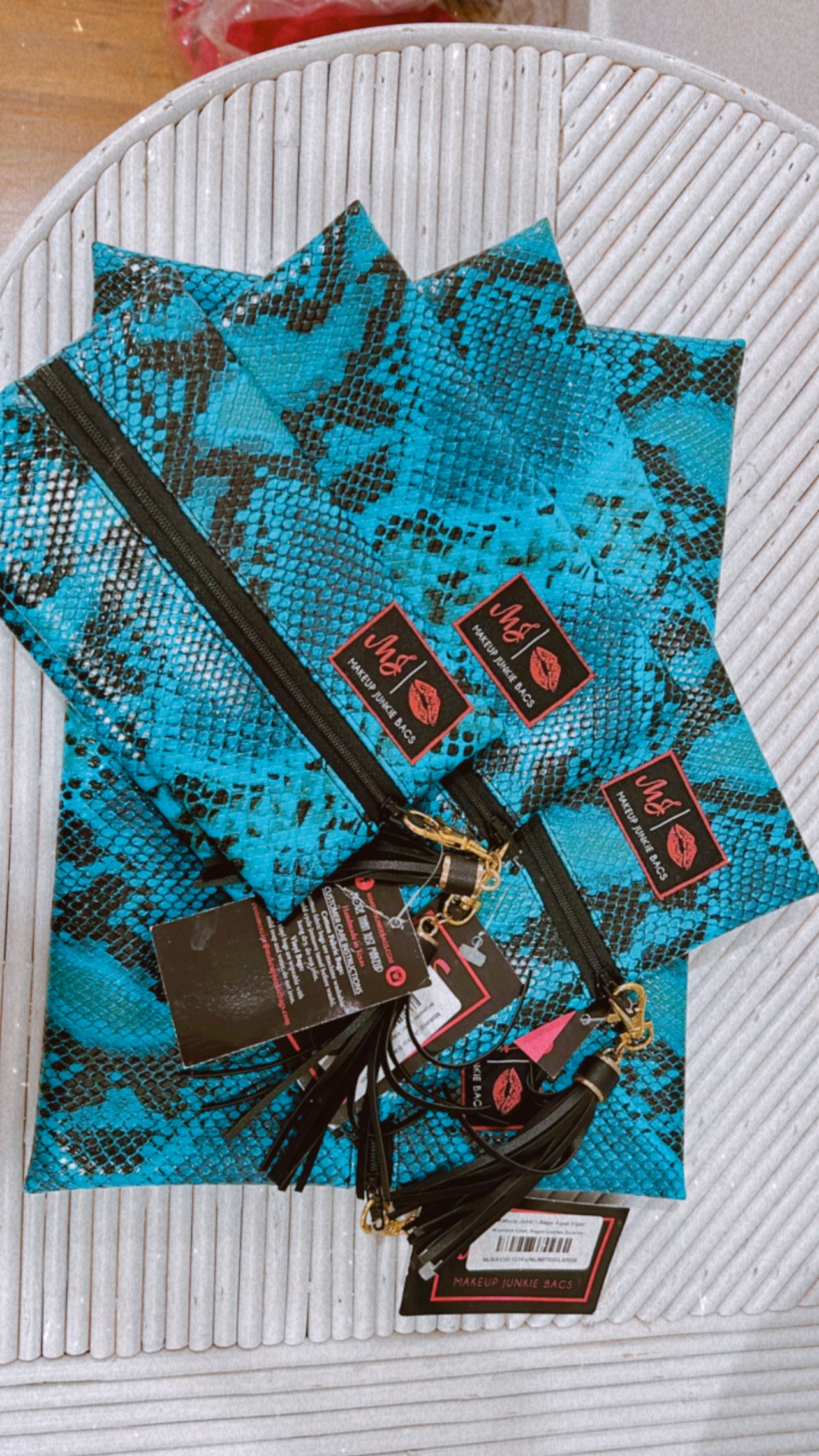 Makeup Junkie- Turquoise Snake